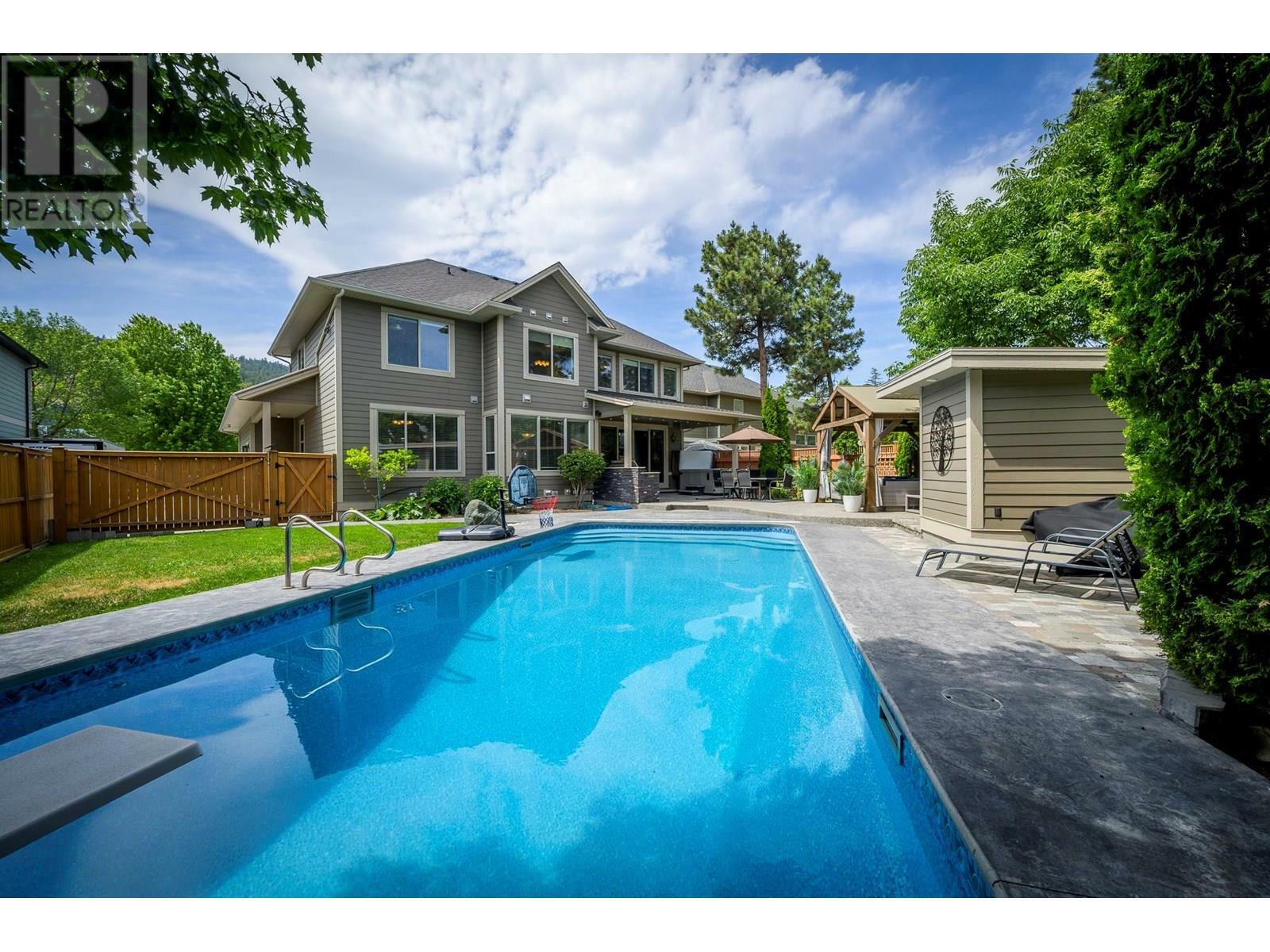Photo de la propriété: 1761 Pinegrass Street BC V1S 2B6