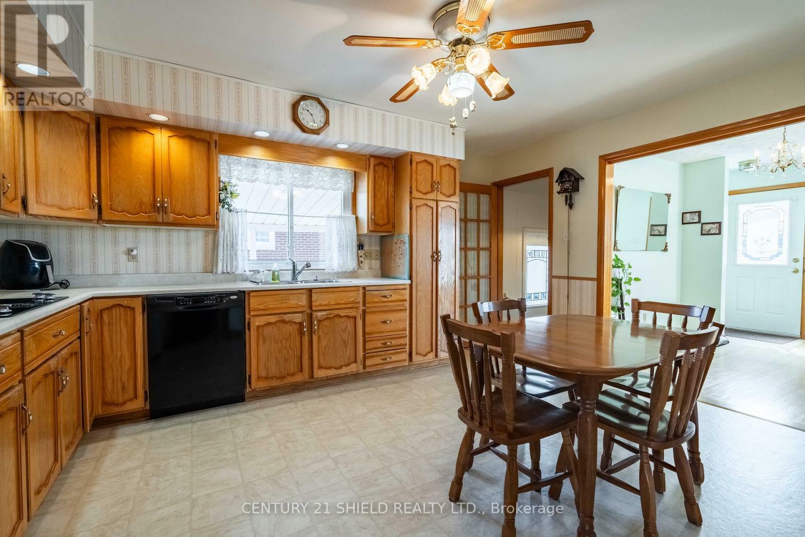 Property Photo: 506 Anderson Drive ON K6H 5N3