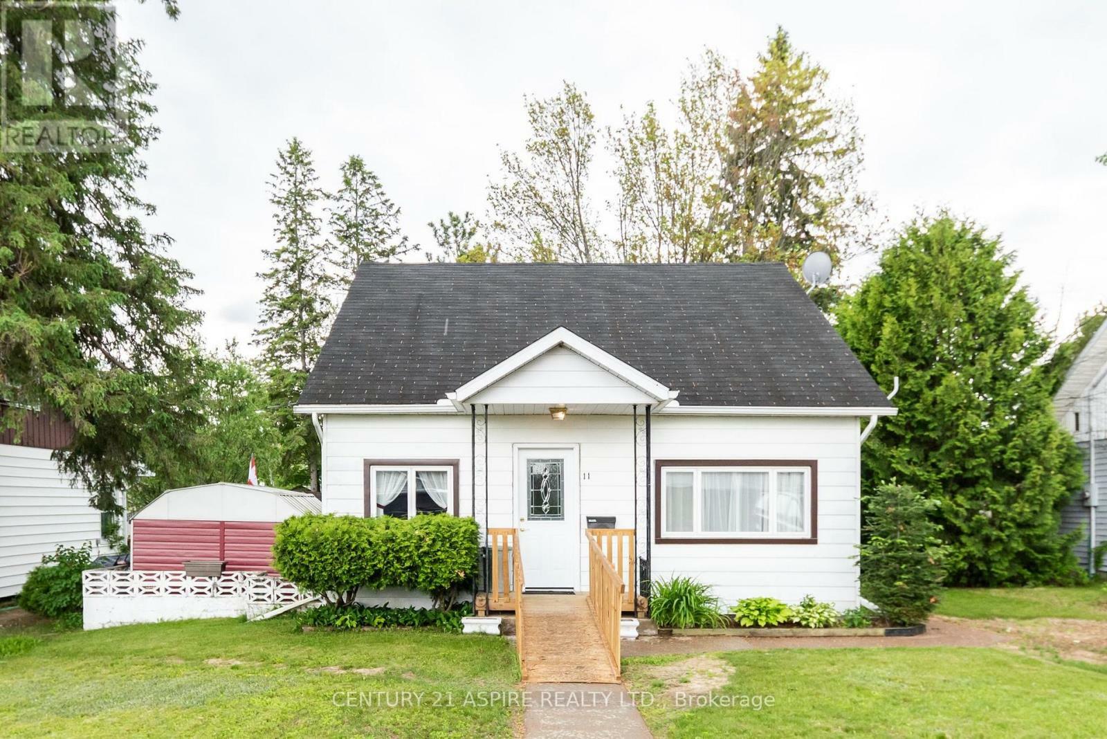 11 Troyes Street  Deep River ON K0J 1P0 photo