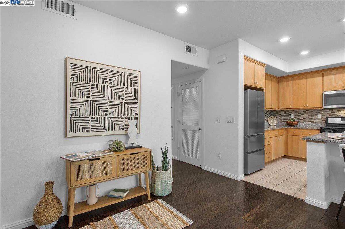 Property Photo:  2071 Mahuron Cir  CA 95133 