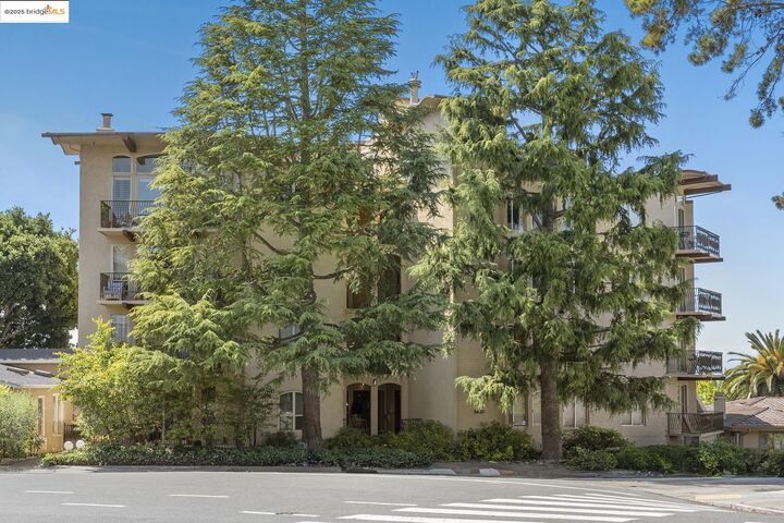 Property Photo: 5405 Carlton St 203 CA 94618