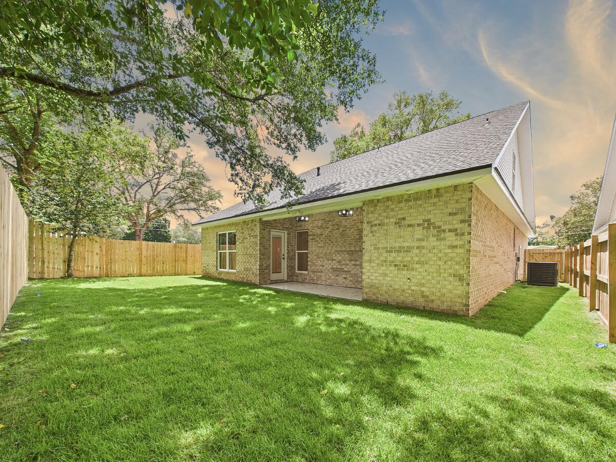 Property Photo: 915 47th Street FL 32578