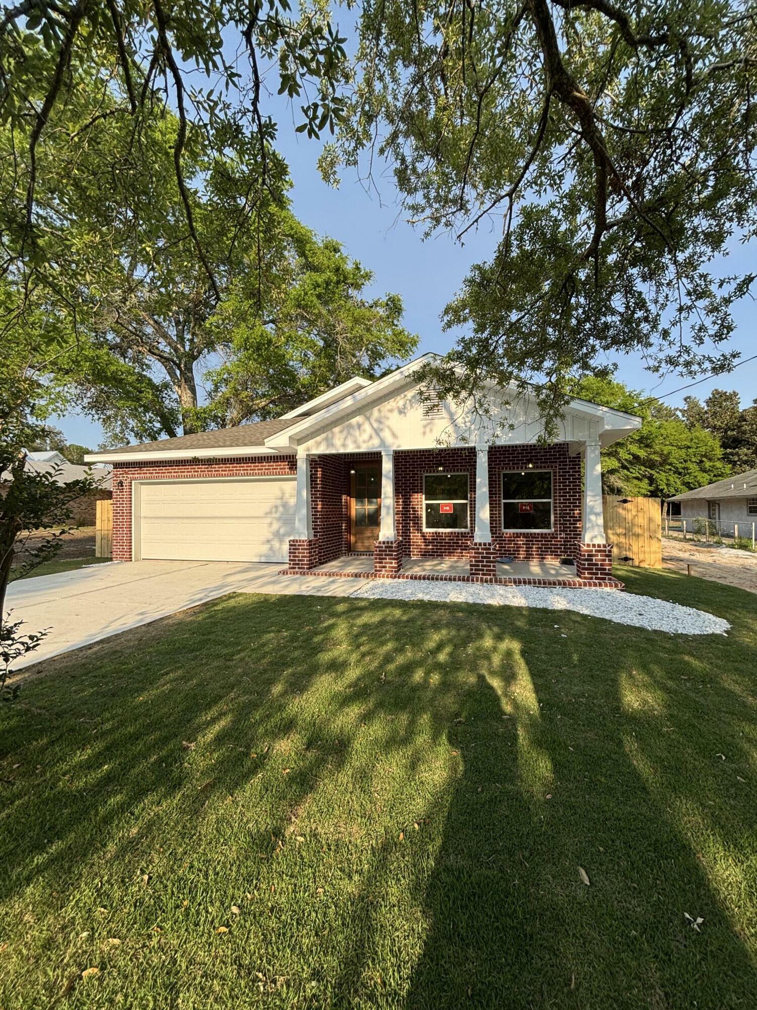 Property Photo: 29 Blenheim Road FL 32579