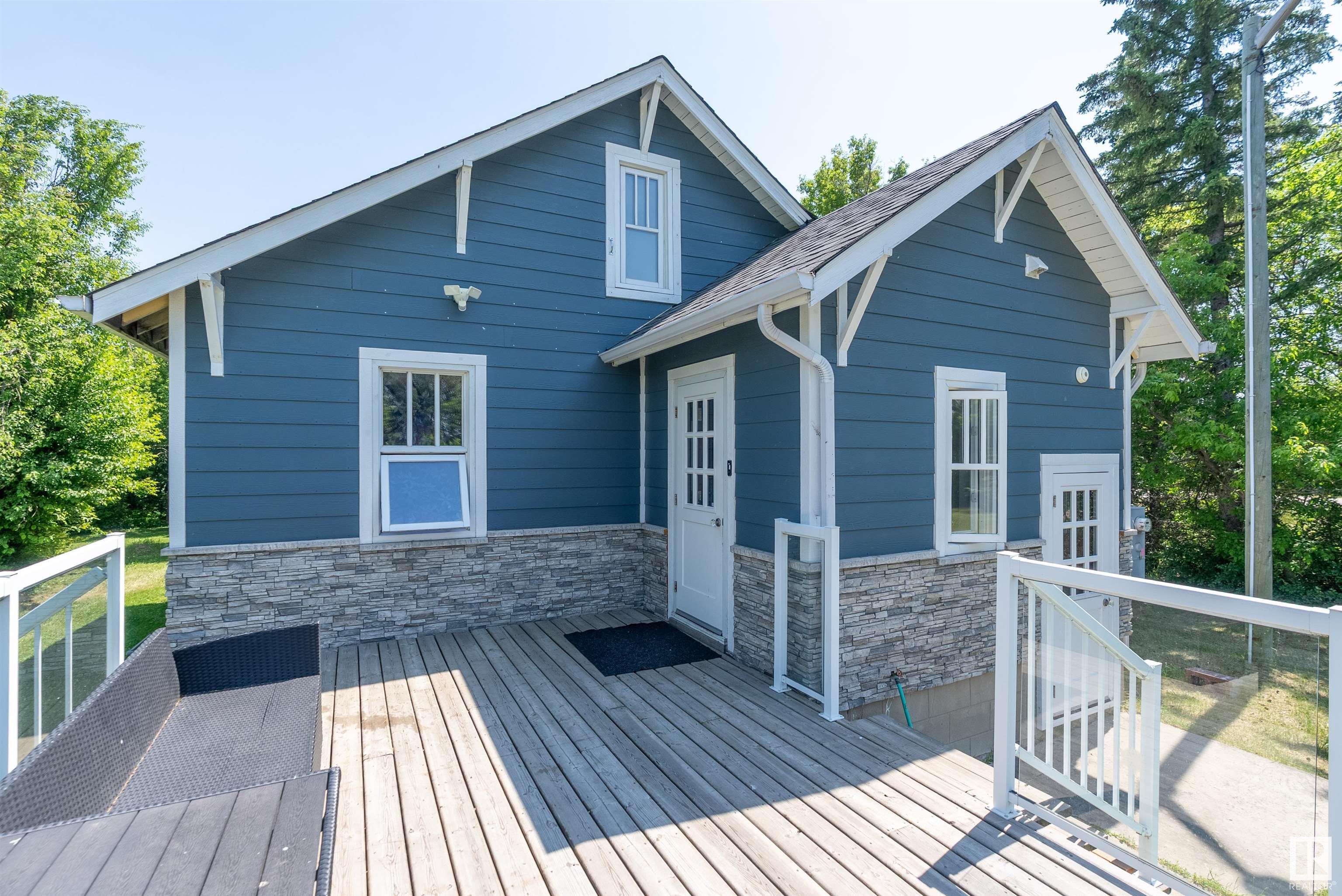 Property Photo: 26114 Twp Road 490 AB T4X 2E9