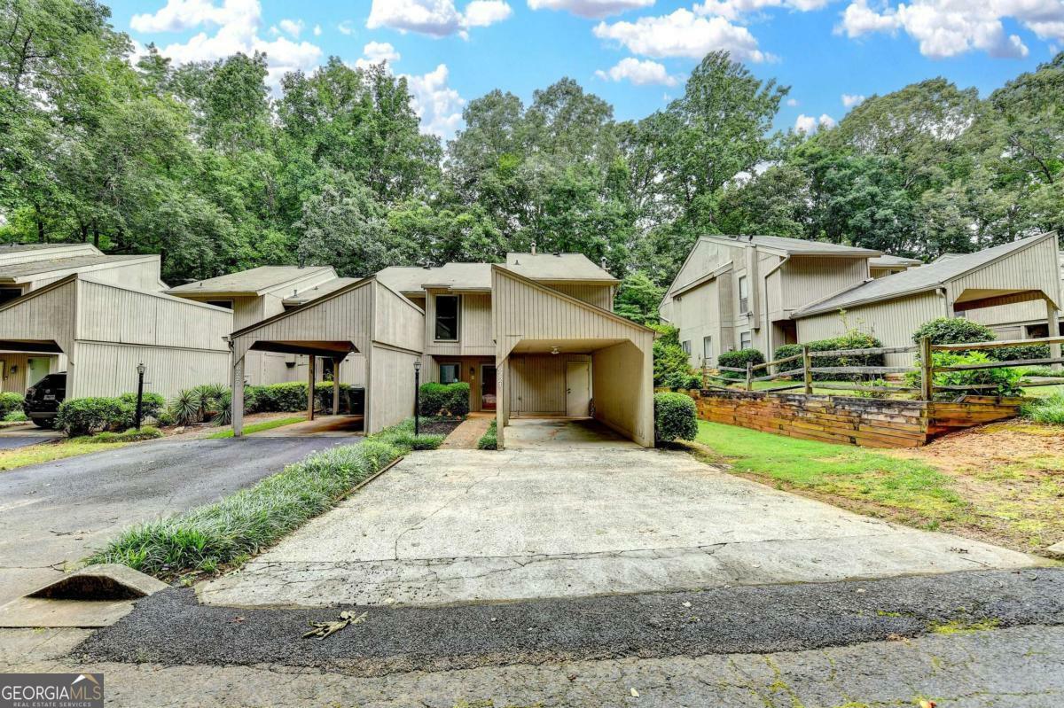 Property Photo: 6221 Willow Run Road GA 30092