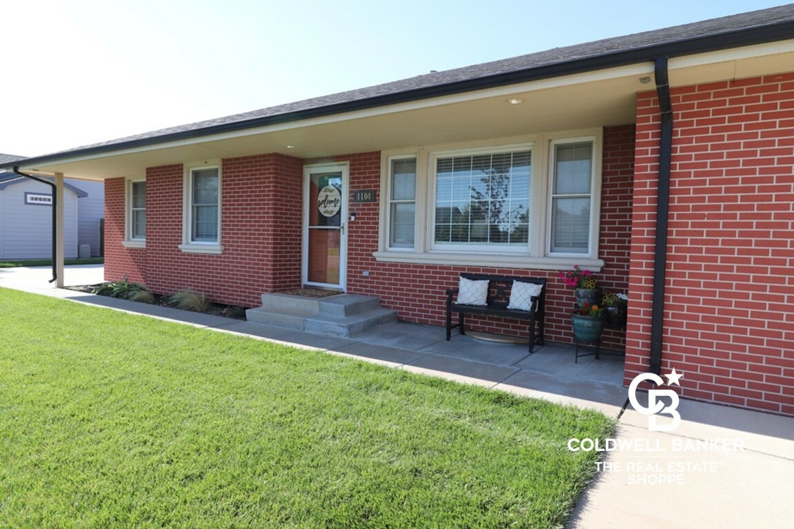 Property Photo: 1104 Smith Avenue KS 67860