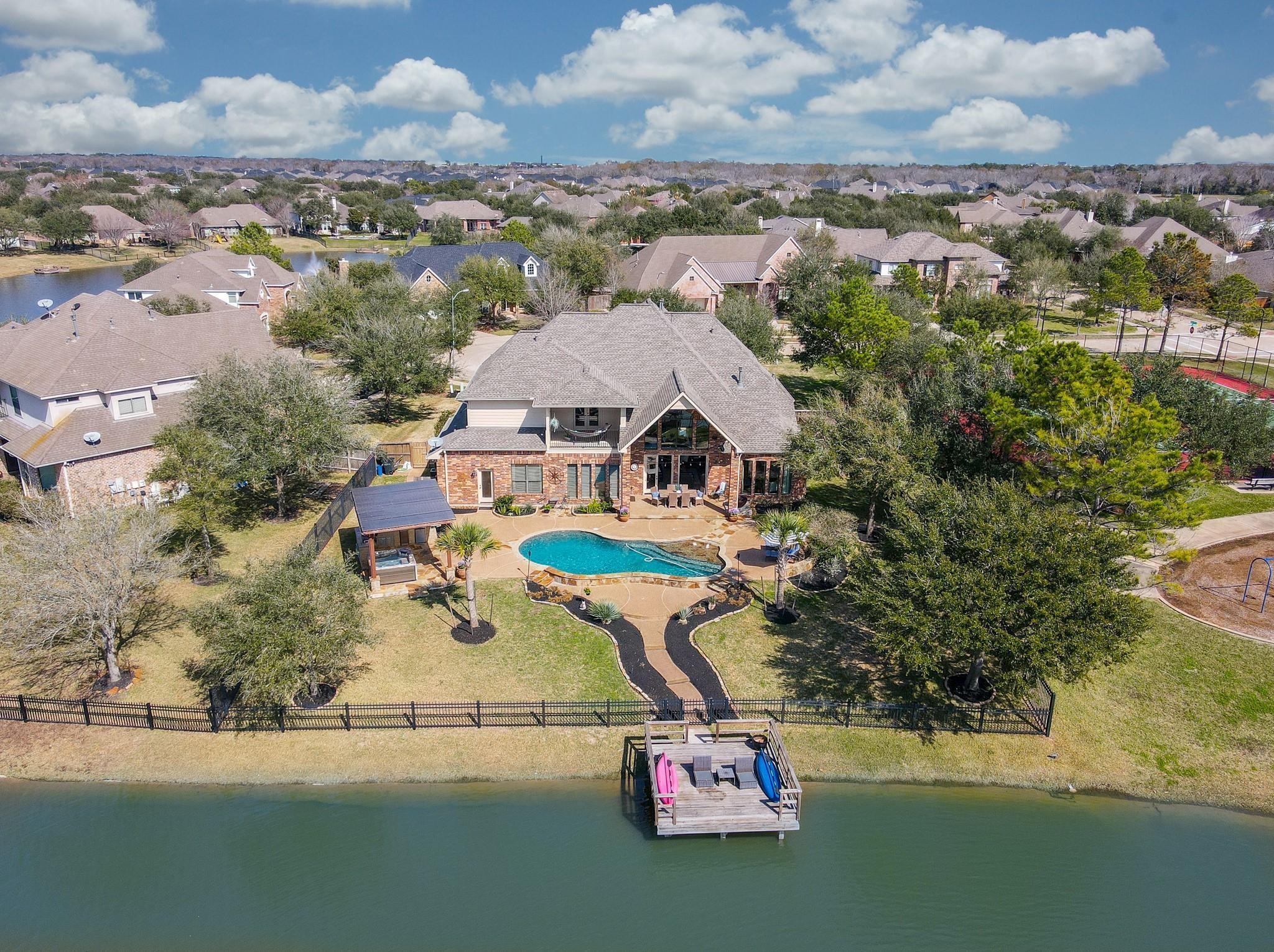 Property Photo: 2011 Lakeside Crossing TX 77494