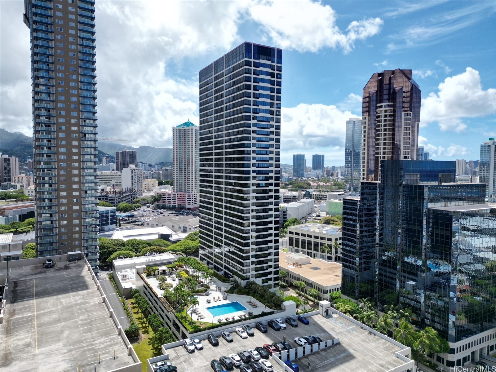 Property Photo:  876 Curtis Street 3208  HI 96813 