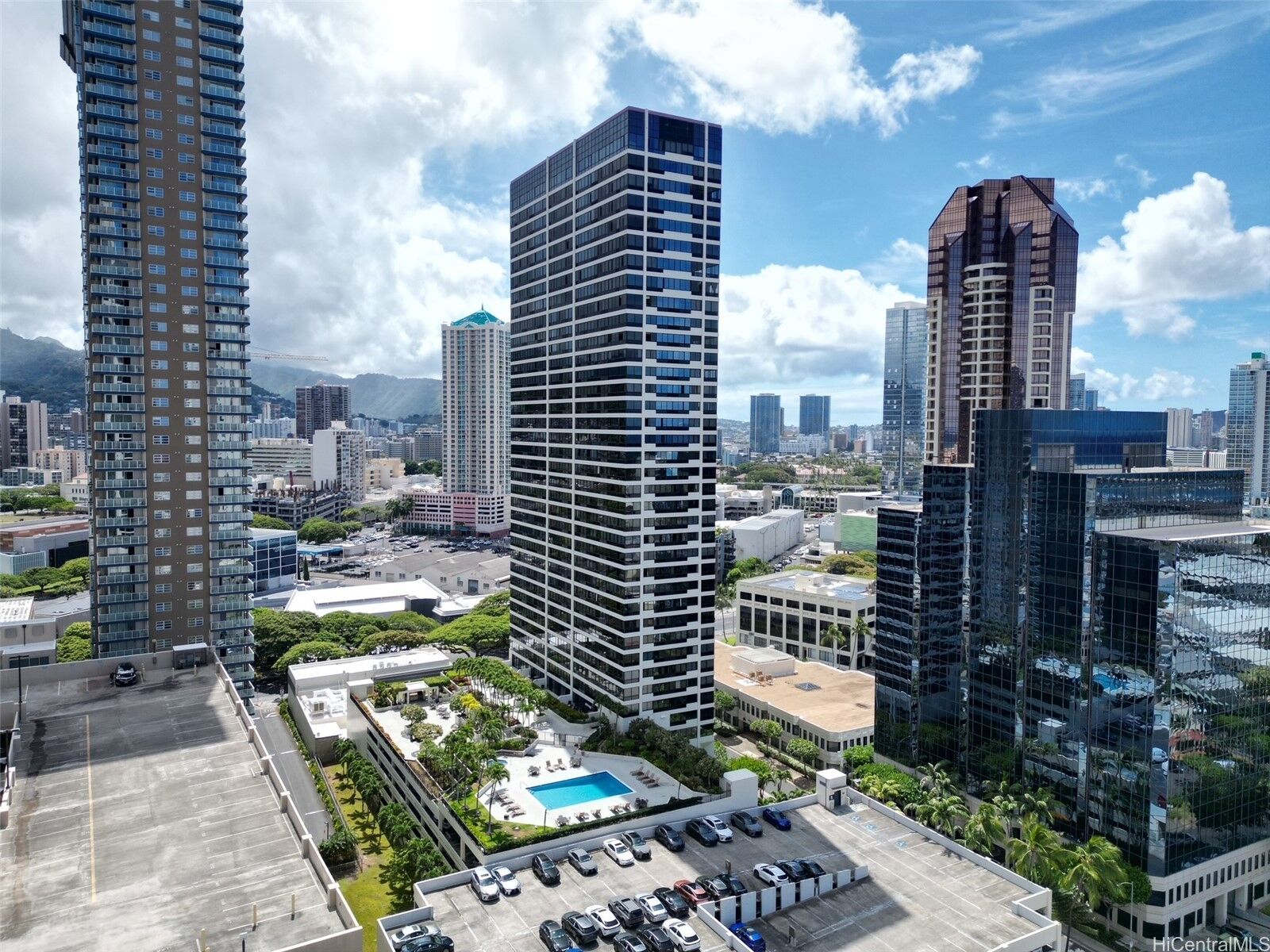 Property Photo:  876 Curtis Street 3208  HI 96813 