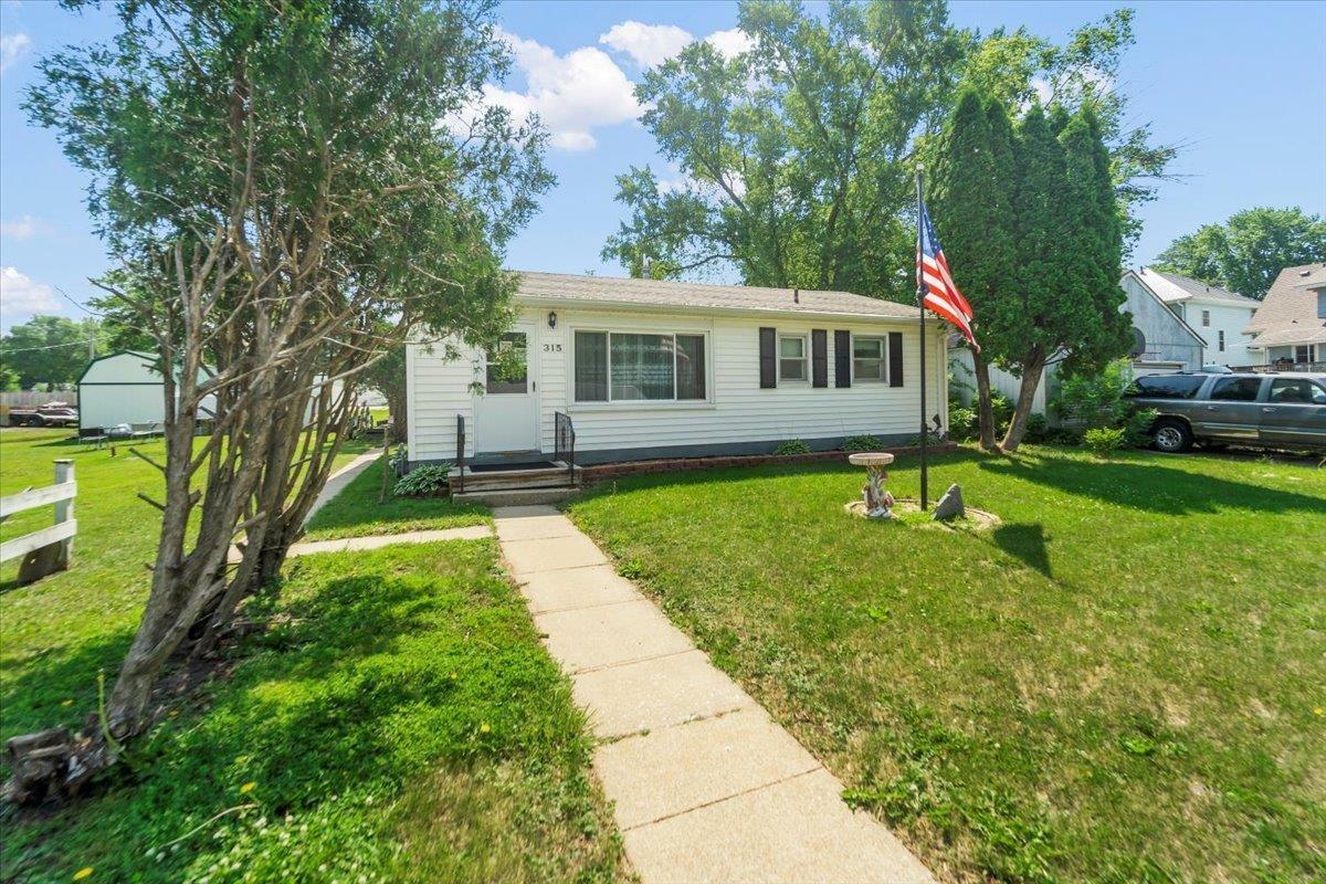 Property Photo:  315 4th Ave NW  IA 50662 