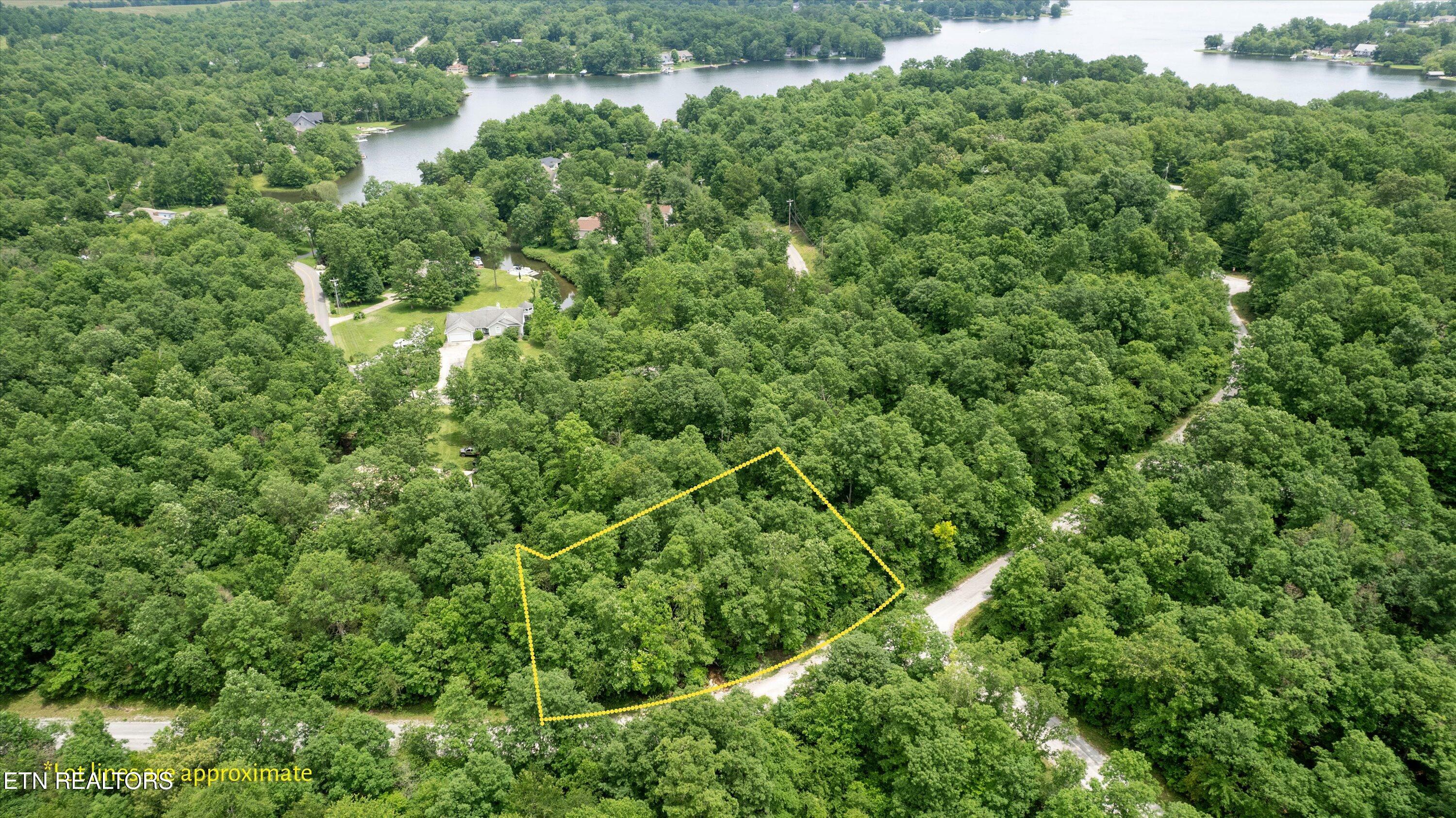 Property Photo: 2313/2315 White Horse Drive TN 38572