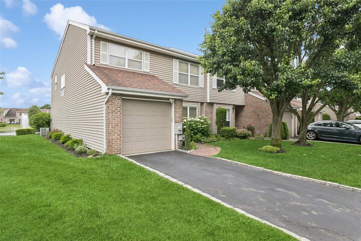 278 Pond View Lane  Smithtown NY 11787 photo