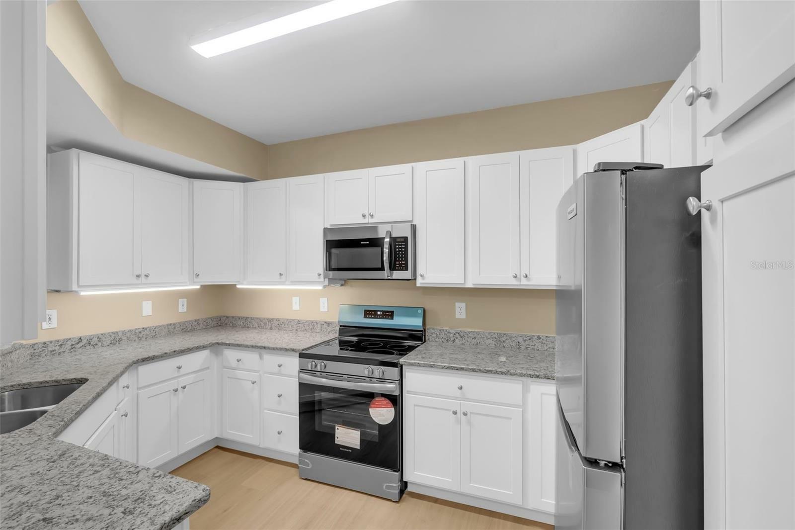 Property Photo:  5512 Metrowest Boulevard 201  FL 32811 