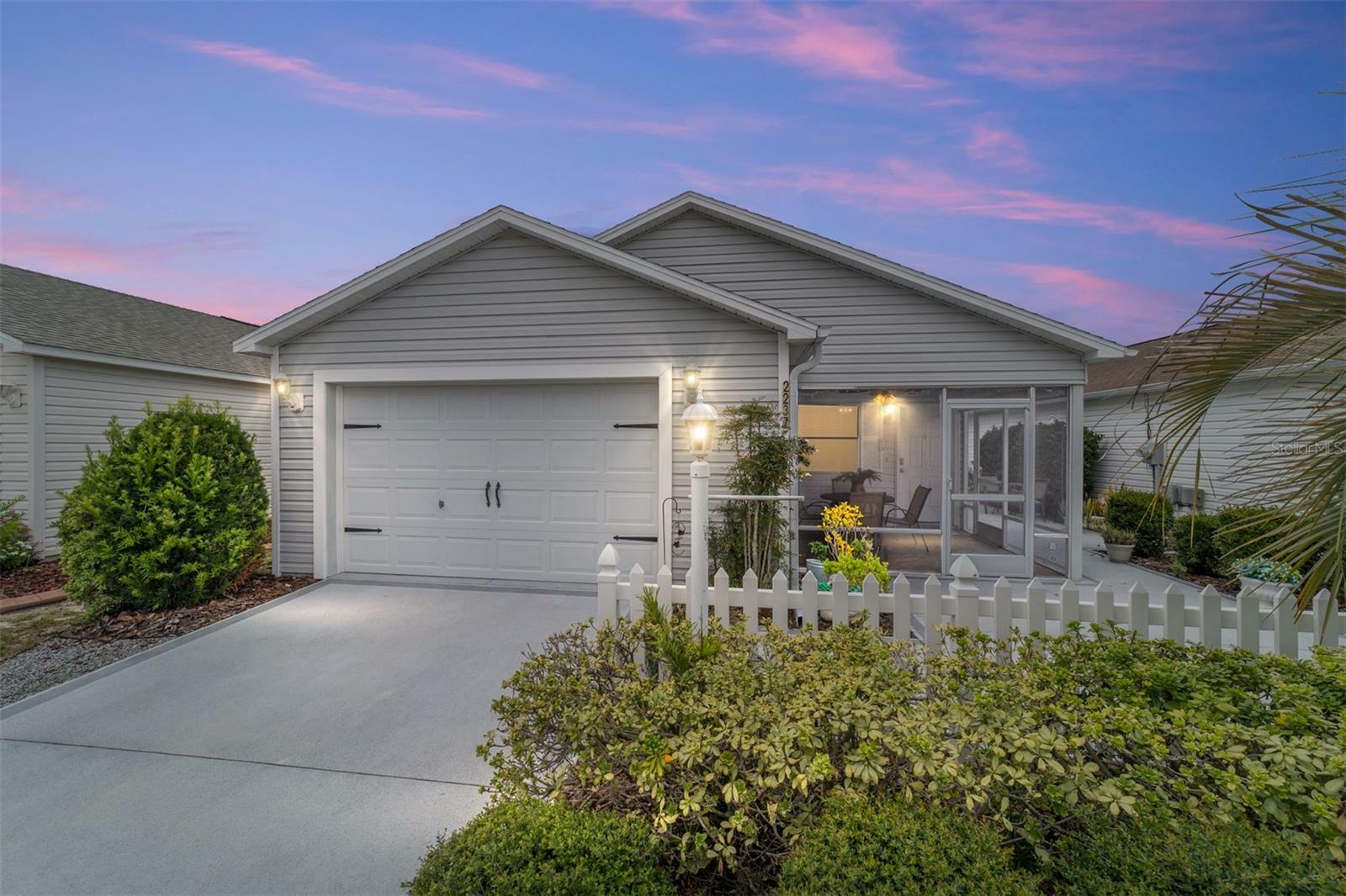 Property Photo: 2237 Jetta Way FL 32162