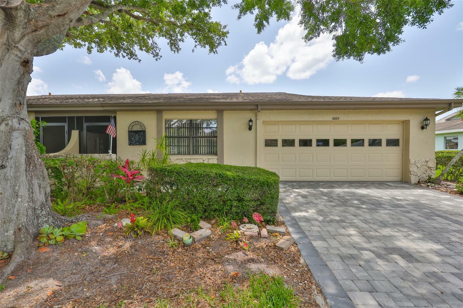 Property Photo: 2609 Lancaster Drive FL 33573