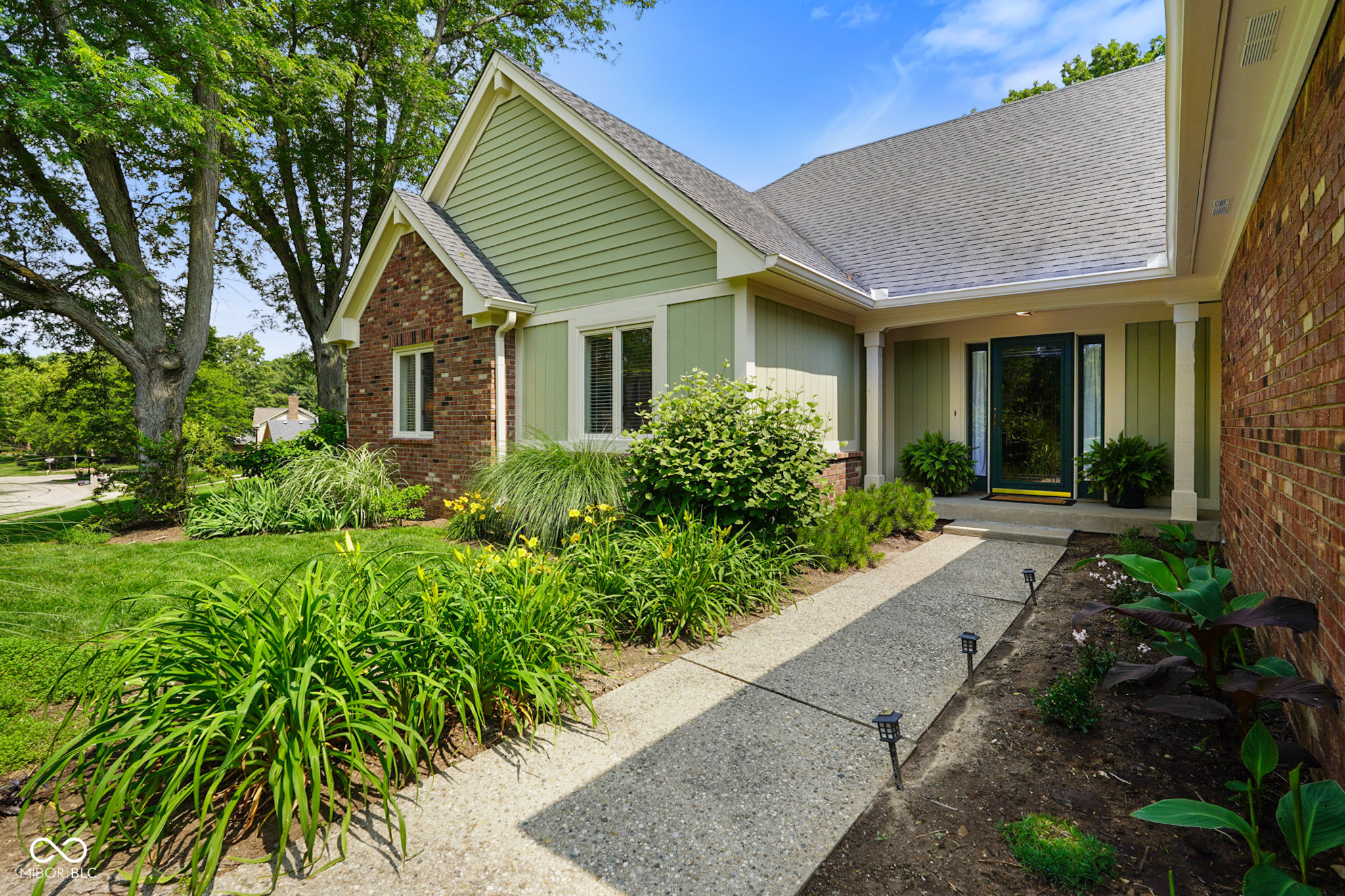 Property Photo: 6118 Deerwood Drive IN 46143