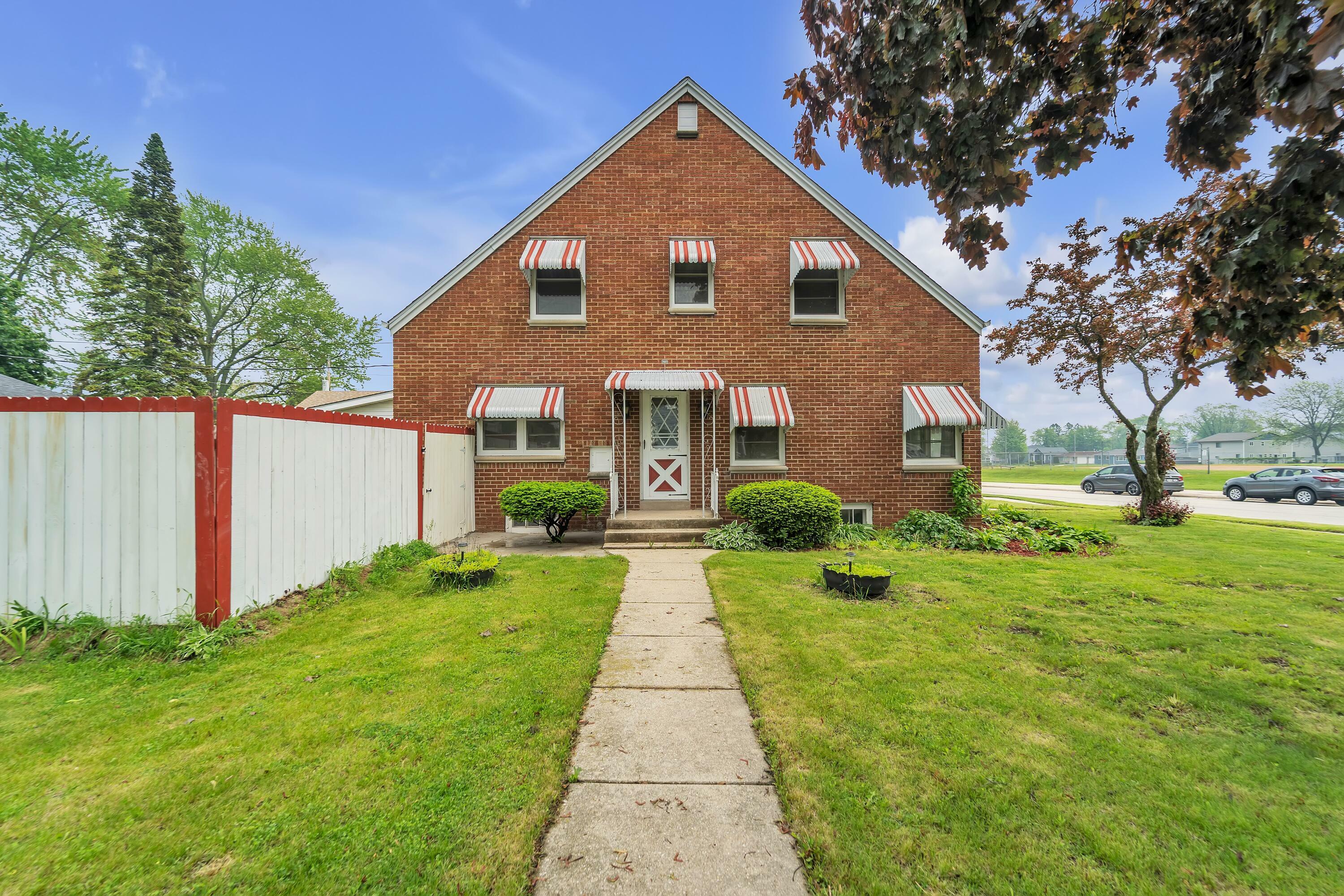 Property Photo: 626 Marion Ave WI 53172