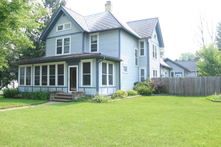 300 S Pine St  Weyauwega WI 54983 photo