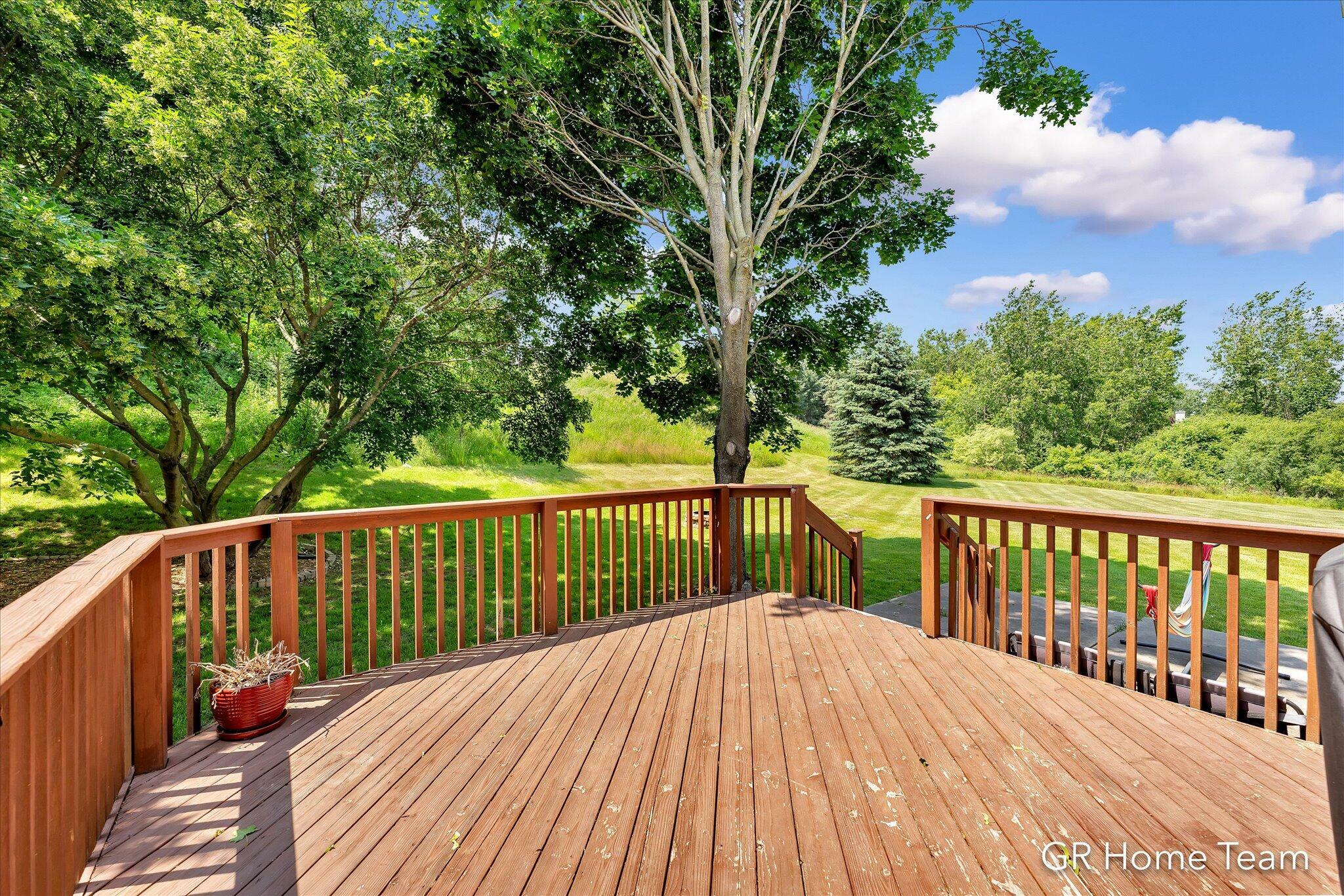 Property Photo: 4211 Arlet Court SE MI 49546