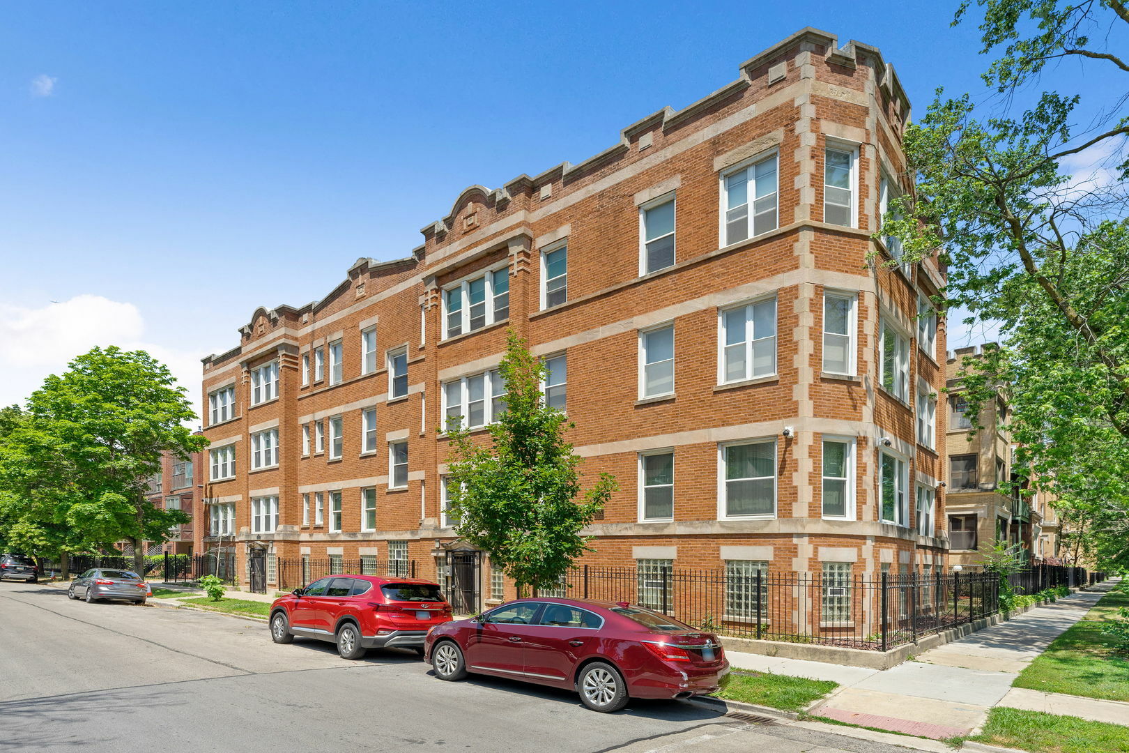 Property Photo: 940 E 48th Street 1 IL 60615