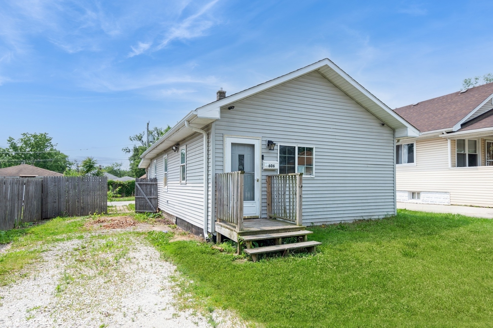 Property Photo:  606 Florence Avenue  IL 60433 