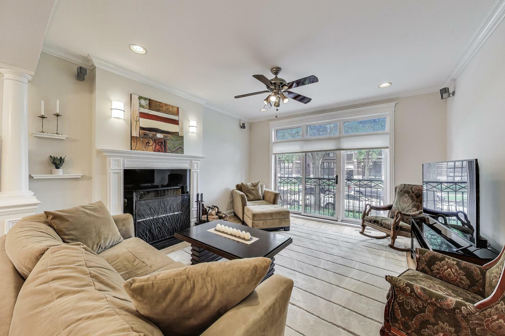 Property Photo: 5021 N Kenmore Avenue 1S IL 60640