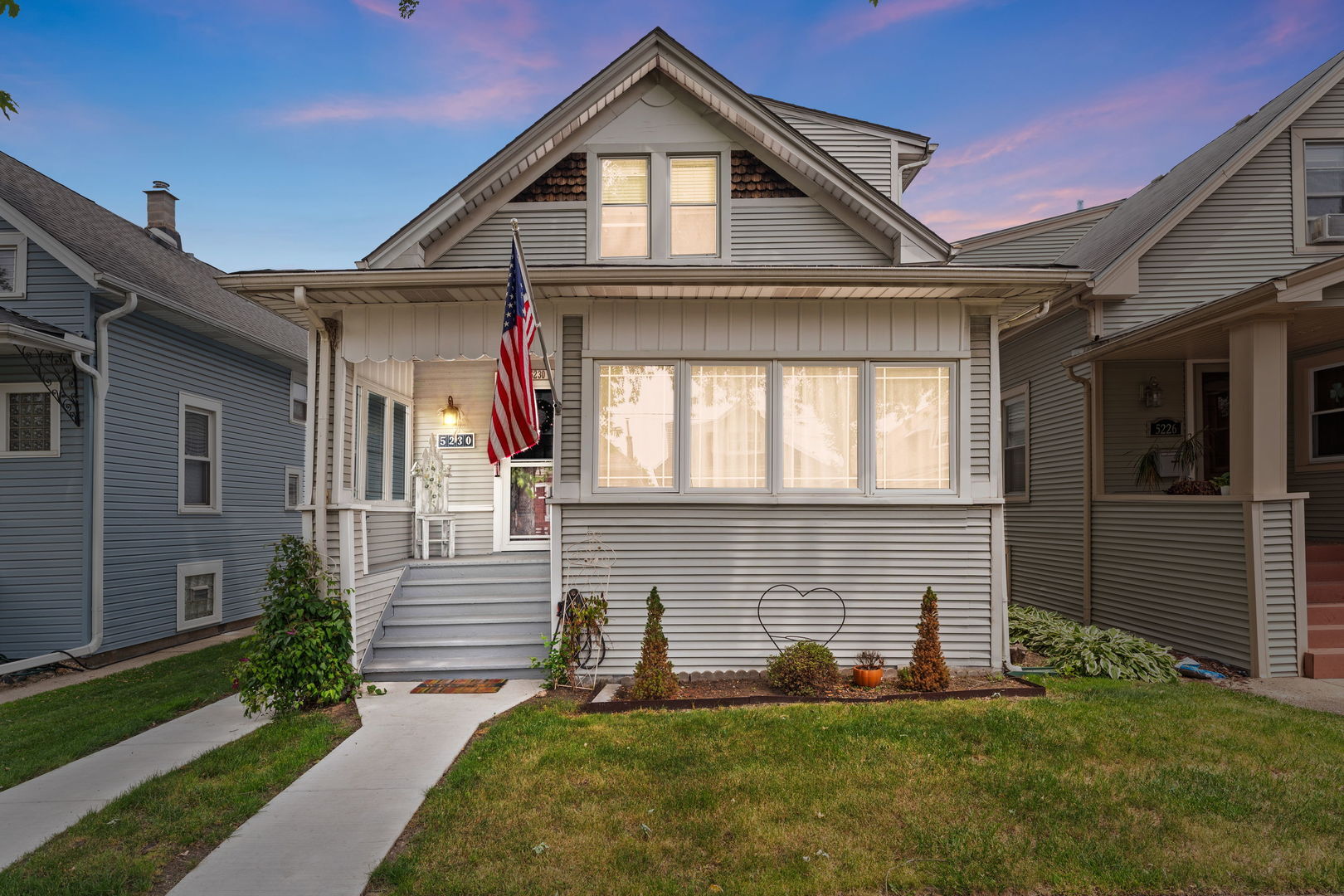 Property Photo: 5230 W Waveland Avenue IL 60641