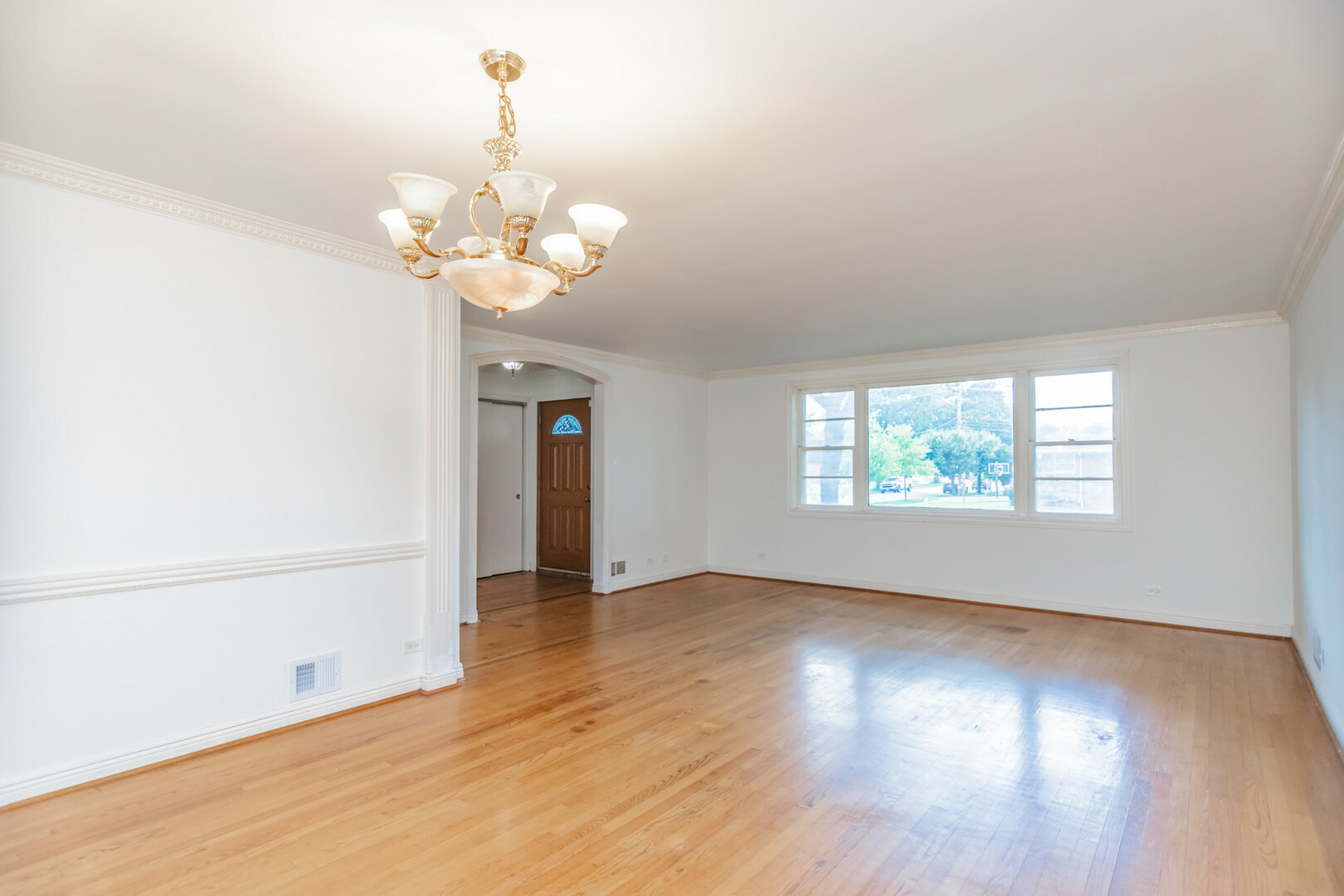 Property Photo: 2519 Sunnyside Avenue IL 60154