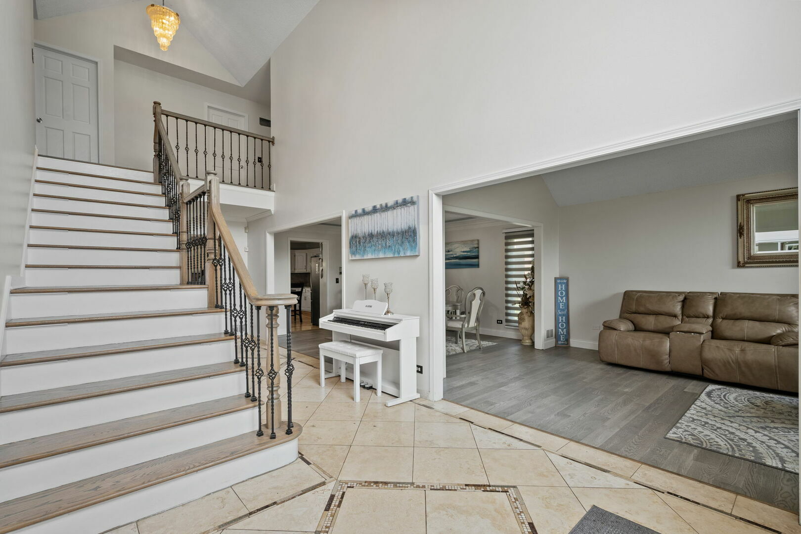 Property Photo: 1542 Woodcreek Trail IL 60103