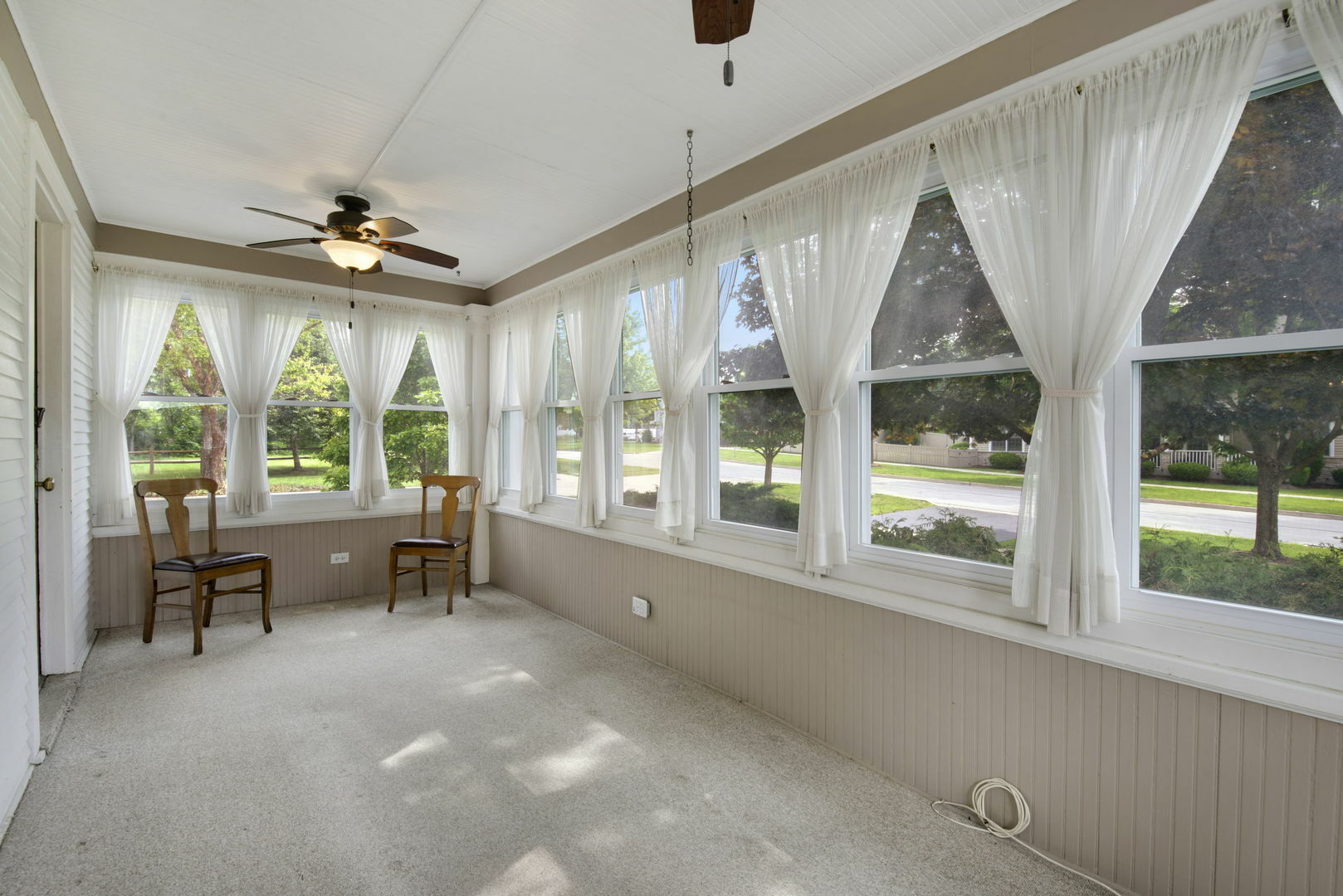 Property Photo: 148 N Charlotte Street IL 60148