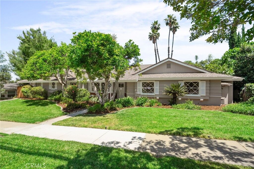 Property Photo:  313 E South Avenue  CA 92373 