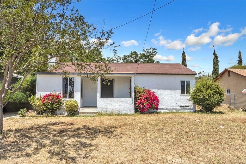 Property Photo:  1131 W Nicolet Street  CA 92220 