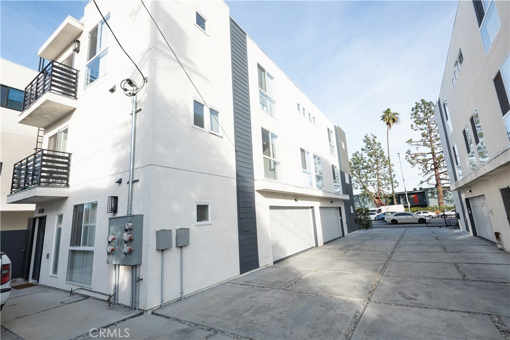 Property Photo: 2725 S La Brea Avenue CA 90016
