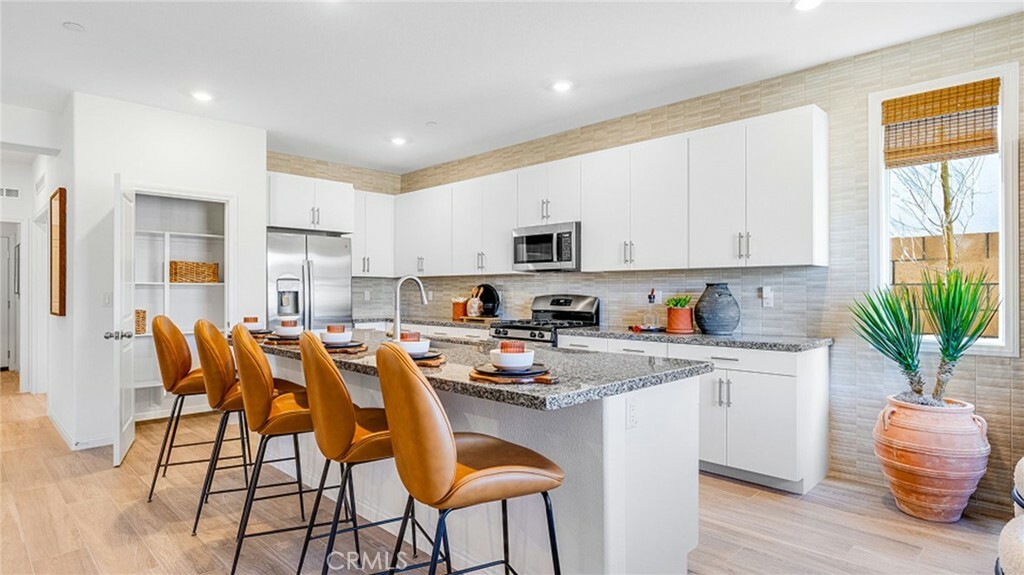 Property Photo:  65160 Avenida De Nuves  CA 92240 