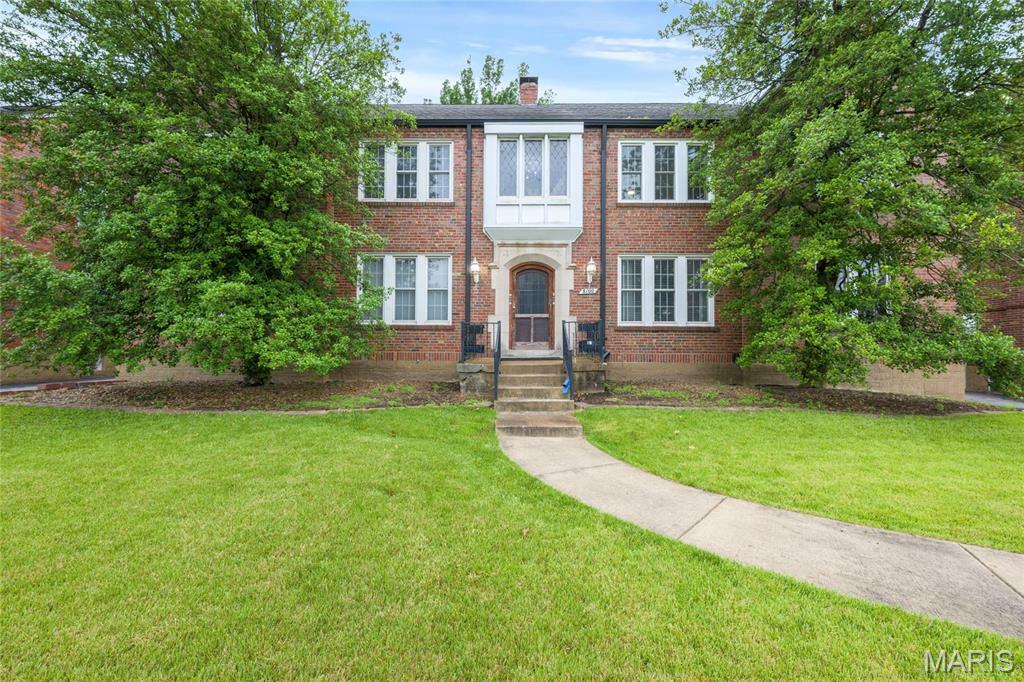 Property Photo: 8100 Delmar Boulevard 1W MO 63130