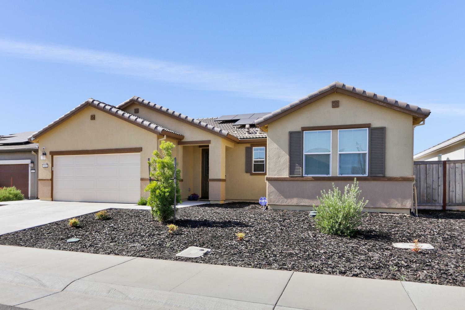 Property Photo: 1164 Kanon Clovr Way CA 95648