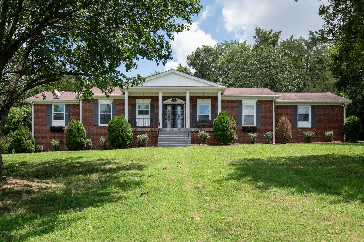 Property Photo: 237 Craigmeade Dr TN 37214