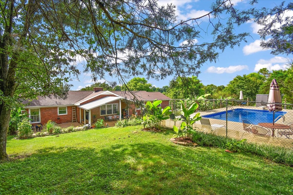 Property Photo: 237 Craigmeade Dr TN 37214