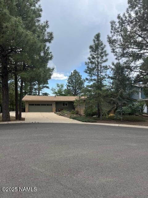 Property Photo: 981 E Hilltop Avenue AZ 86001