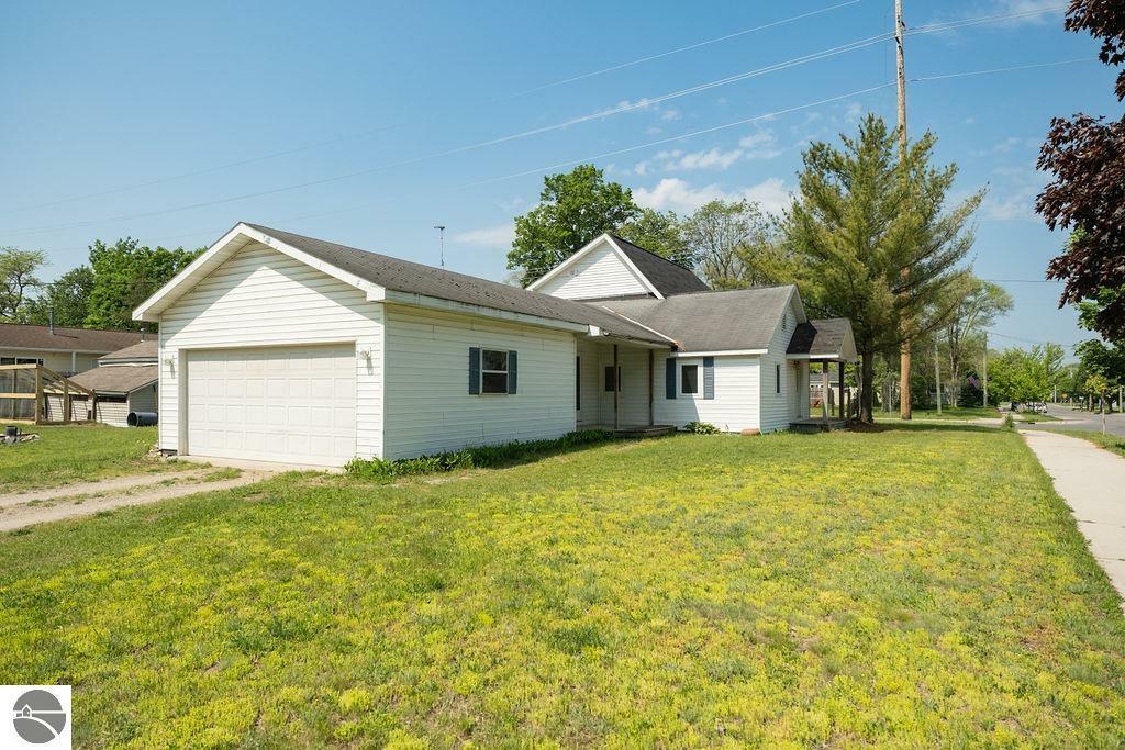 Property Photo:  802 Hannah Avenue  MI 49686 