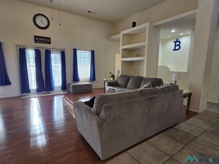 Property Photo: 507 Oakwood Place NM 88220