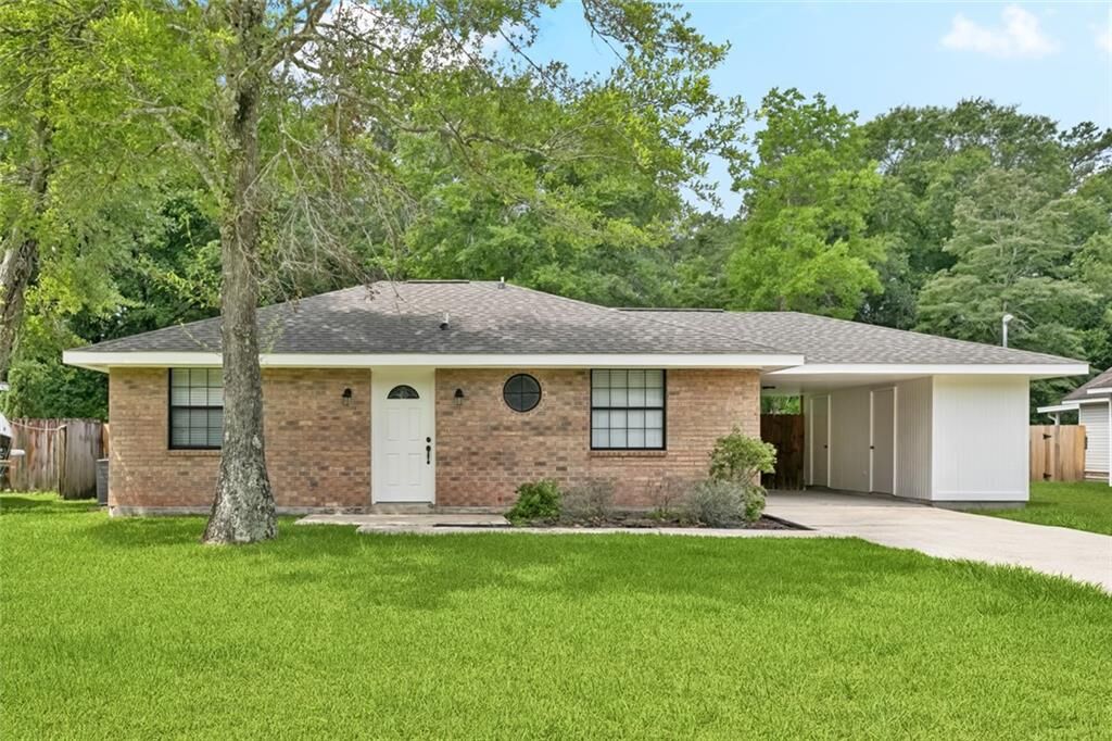 Property Photo: 205 Timber Ridge Drive LA 70460