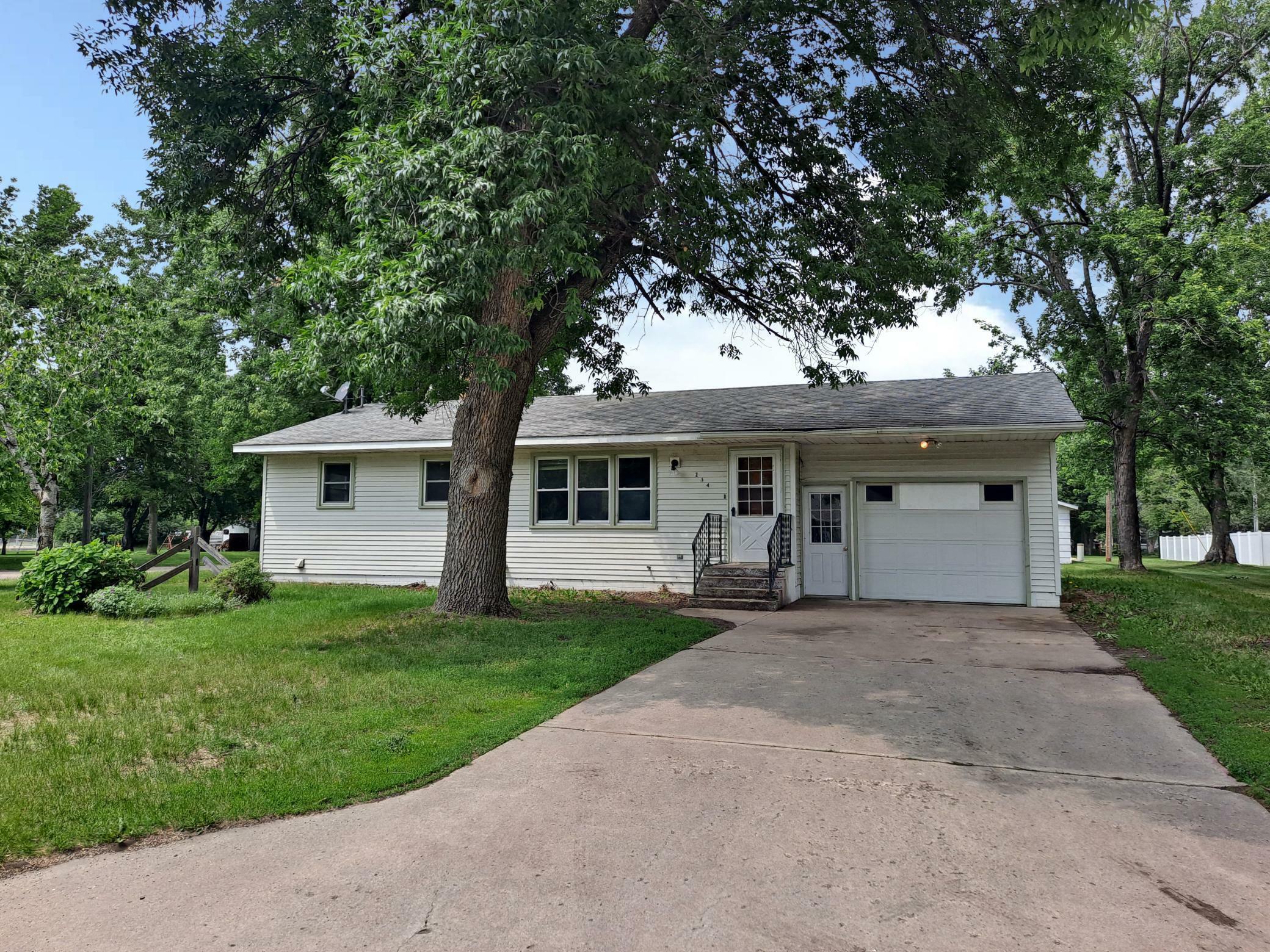 Property Photo: 264 3rd Street SW MN 56368