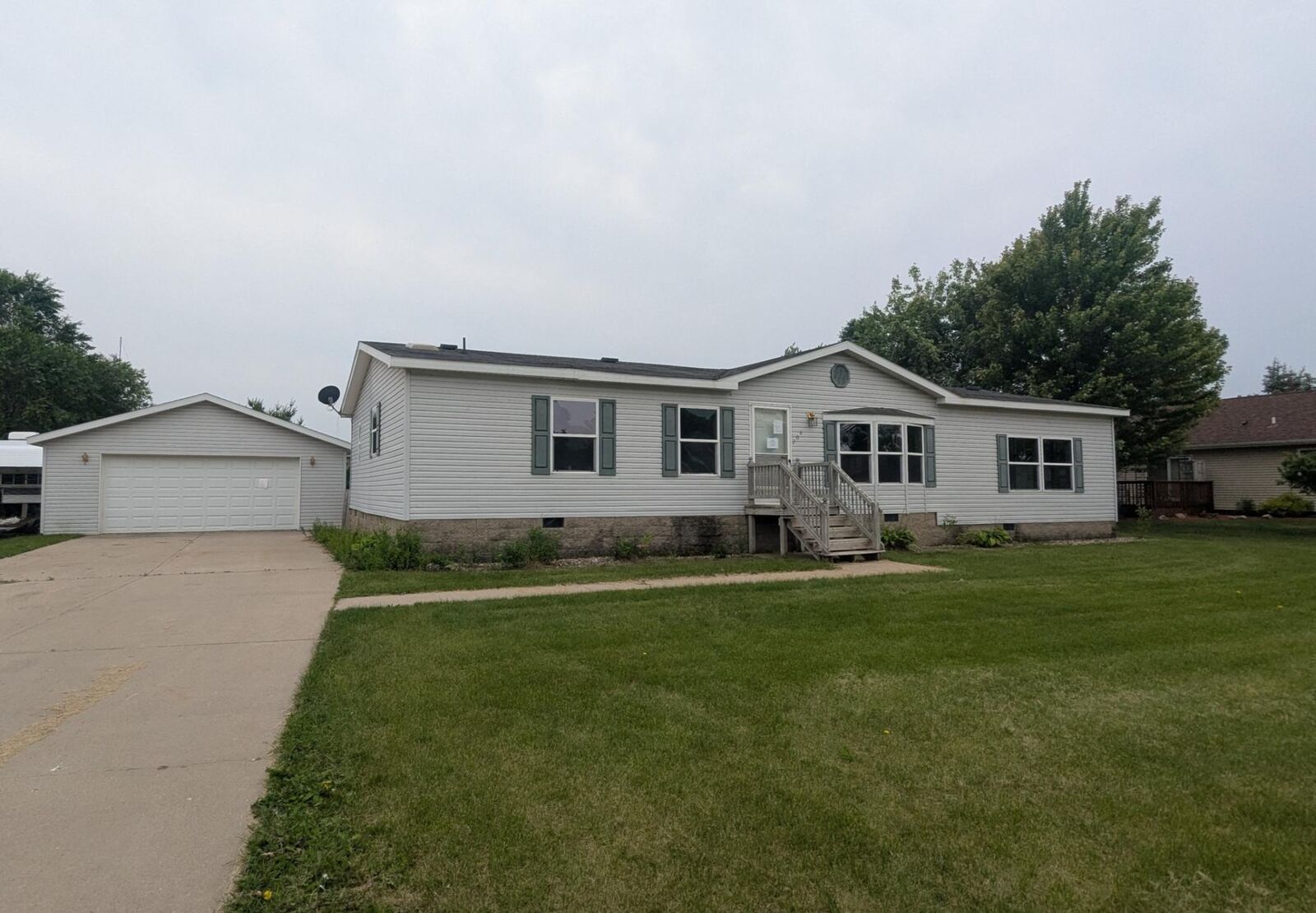 Property Photo:  204 6th Street W  MN 56319 