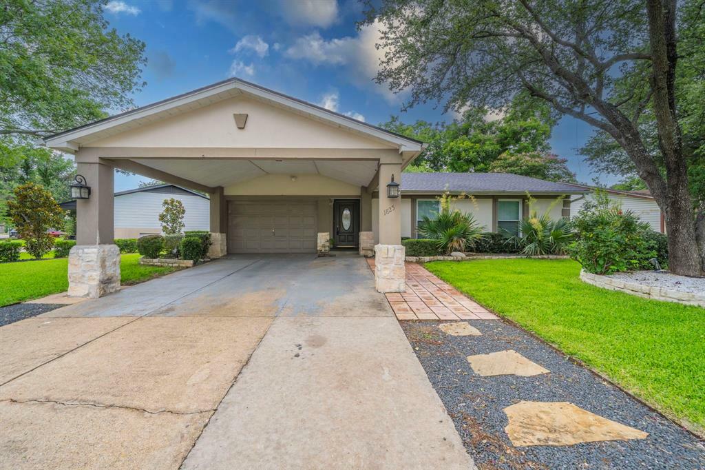 Property Photo: 1825 Emerald Drive TX 75060