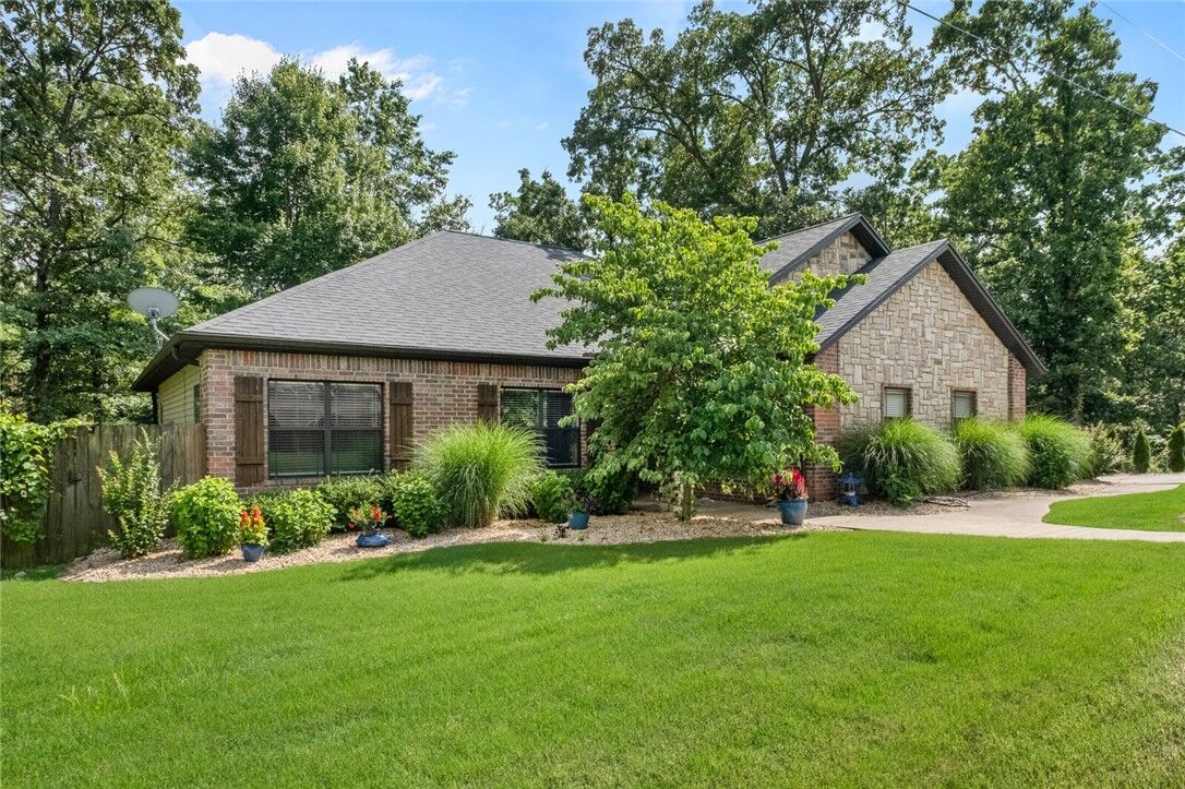 Property Photo:  62 Dickenshire Drive  AR 72714 