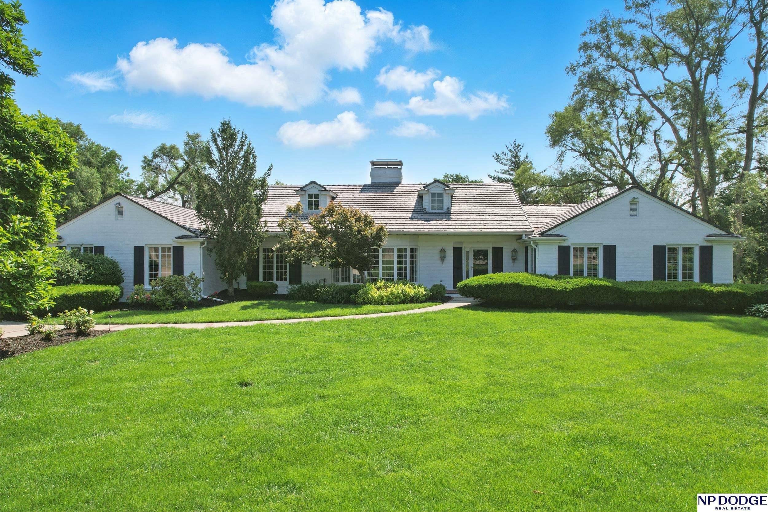 Property Photo: 1705 N 102nd Street NE 68114
