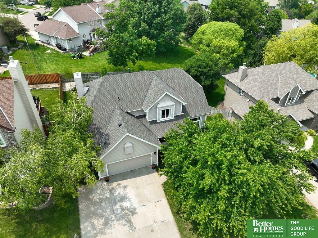 Property Photo: 808 Auburn Lane NE 68046