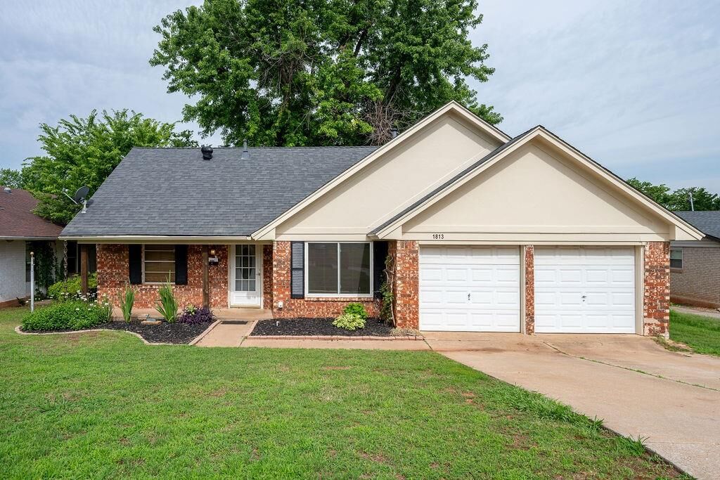 Property Photo:  1813 Edgewood Drive  OK 73013 