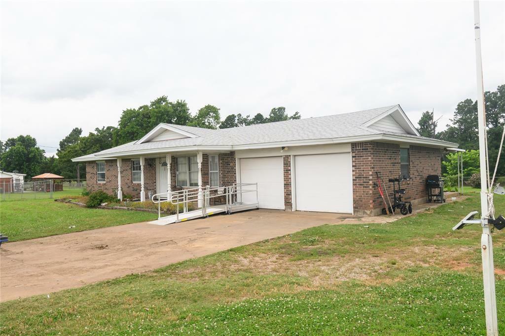 Property Photo: 1383 N Peebly Road OK 73020